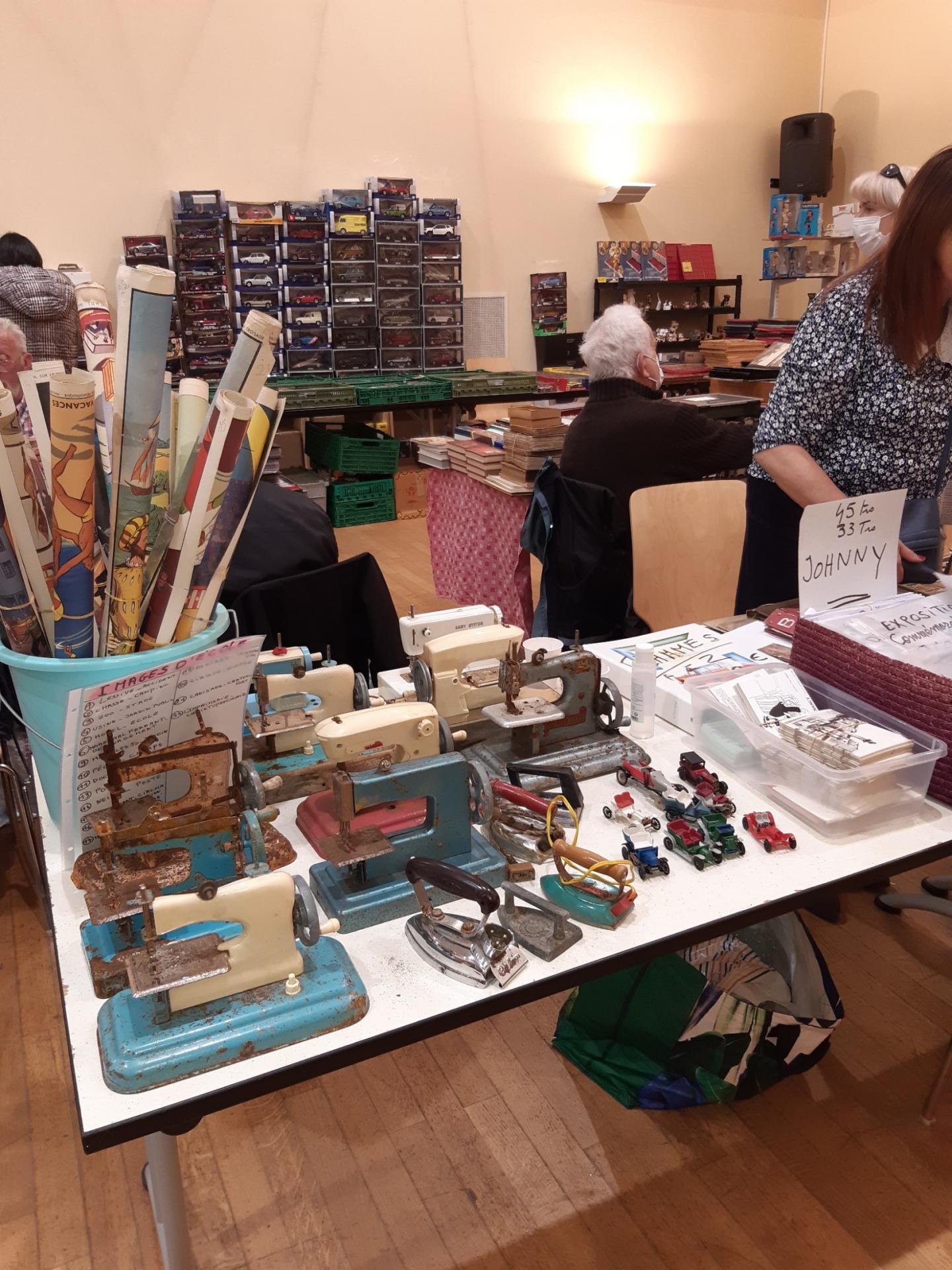 Jouets anciens, affiches, disques